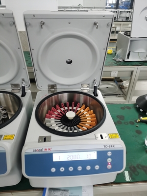 เสียงรบกวนต่ำเกินความเร็ว PRP PRF Centrifuge TD-24K การควบคุมไมโครโปรเซสเซอร์สำหรับการ์ดกรุ๊ปเลือด