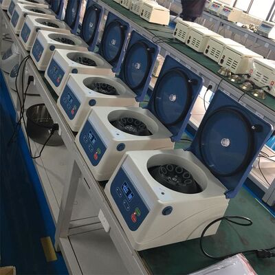 เครื่องระบายศูนย์กลาง PRF พกพาที่มีความเร็ว 4000 รอบต่อนาที และ 1980xg Max RCF สําหรับการใช้ในห้องปฏิบัติการ
